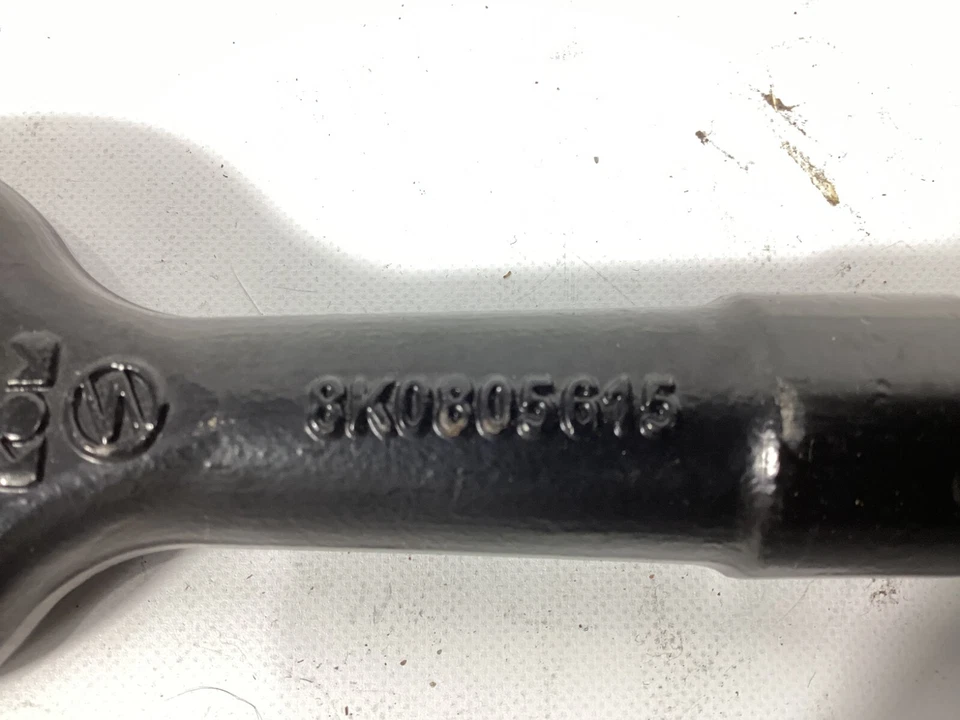 Audi A4 2008-2012 - Gancho de remolque de emergencia ojo de remolque 8K0805615 OEM. Foto 3 de 4