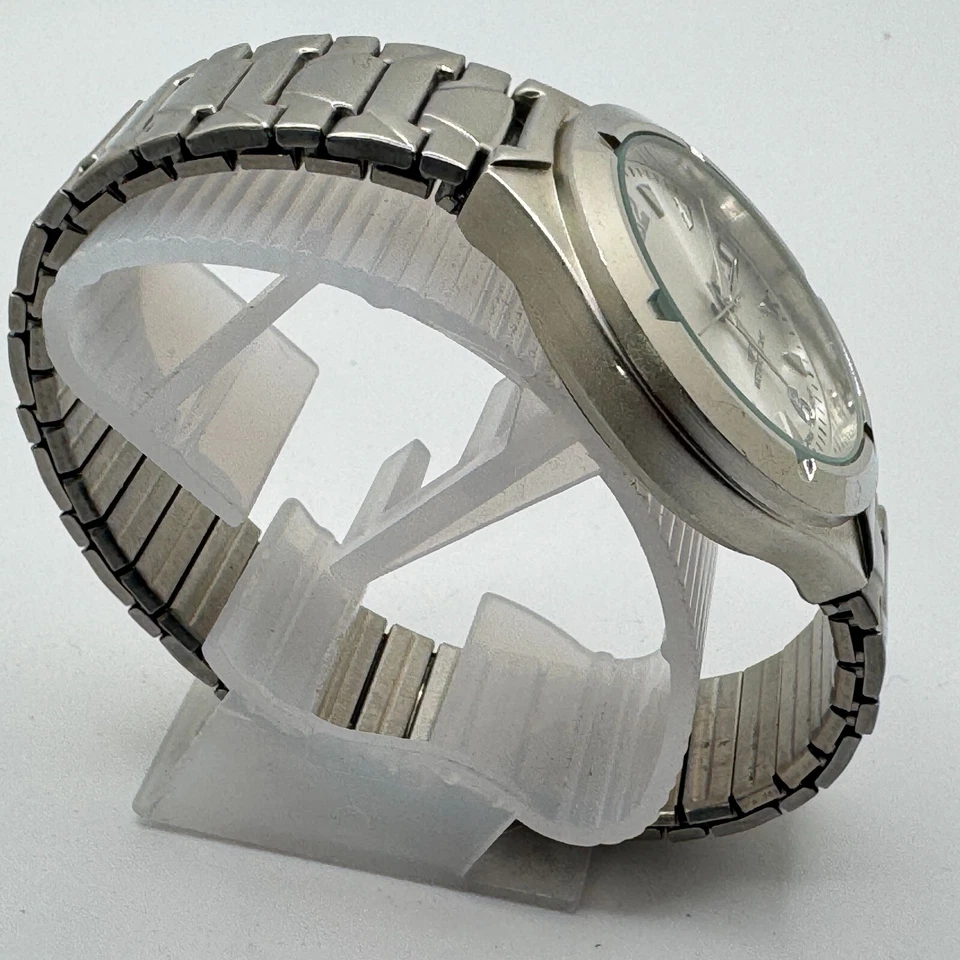 VTG FMD Quartz Watch Men 30m Silver Japan Movt Stretch Day Date Analog New Batte - image 3 of 4