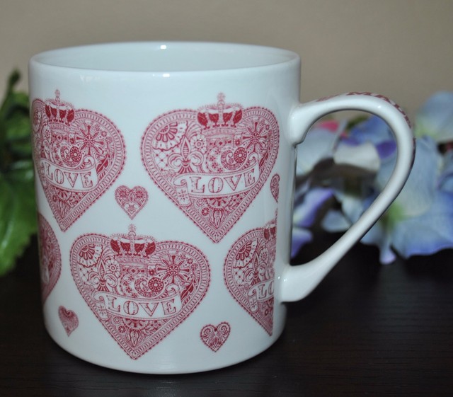 QUEENS Mug MADE WITH LOVE IN ENGLAND Heart Crown Red White eBay