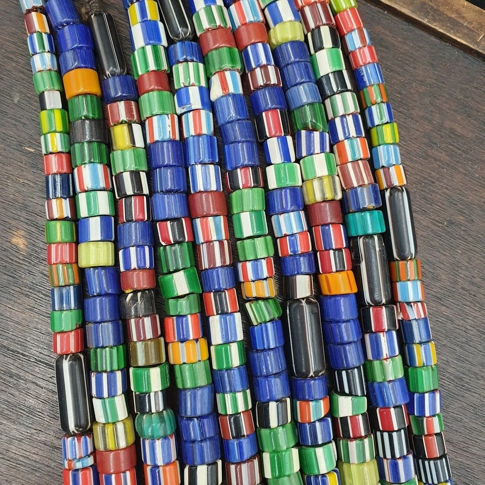 Collar de cuentas comerciales Chevron estilo veneciano vintage AA Foto 2 de 4