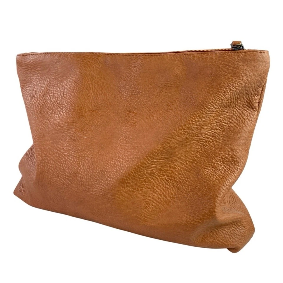 Bolso sin asas Free People para mujer marrón vegano imitación cuero cierre cremallera Foto 3 de 4