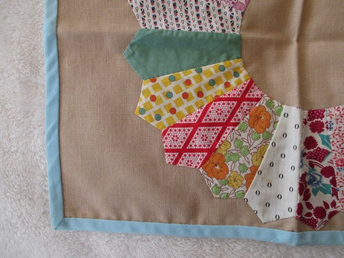 Vintage linen hand made placemat table decor Dresden quilt pattern - Picture 6 of 10