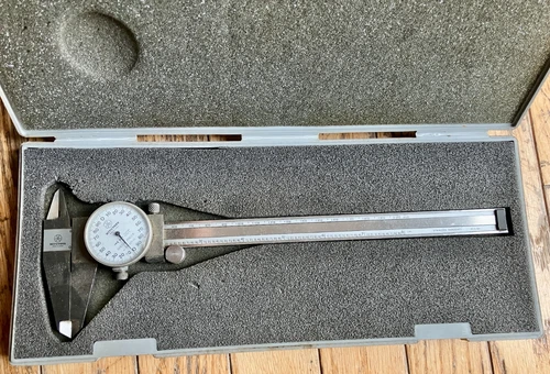 Mitutoyo Japan No. 505-627-50 Dial Caliper 8" in Case .001