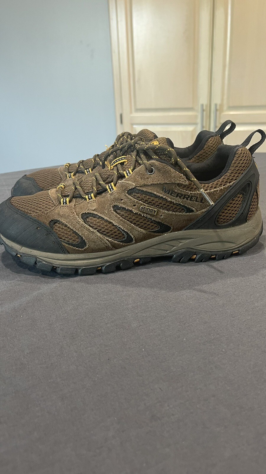 MOAB MERRELL Chocolate Size 11 ￼