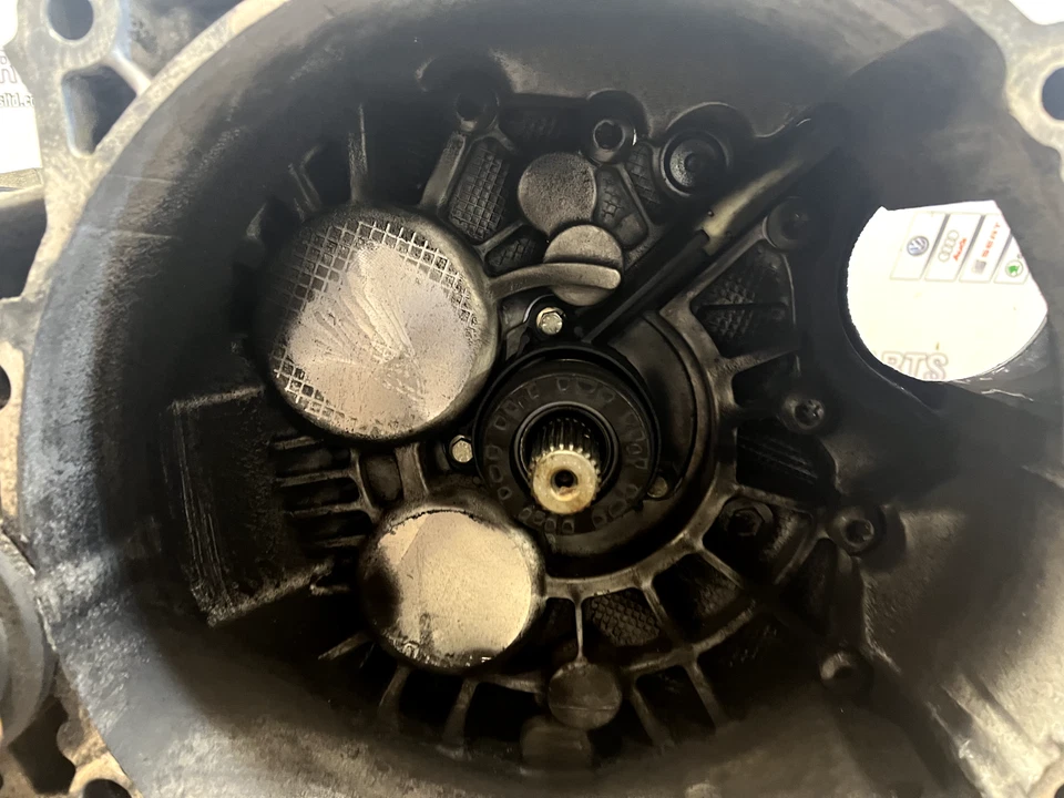 SEAT LEON MK3 VW AUDI SKODA PDT GEARBOX 6SP MANUAL 2.0TDI 2013-2016 - Image 3 of 4