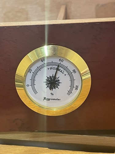 Vintage Savoy Mahogany Veneer Humidor, Cedar Interior, Hygrometer, Brass Hinged - Picture 8 of 19