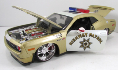 MAISTO　ダッジ　チャレンジャー　ハイウェイパトロール　パトカー　1/24 MAISTO 2008 DODGE CHALLENGER Highway Patrol 1:24 scale Diecast Car