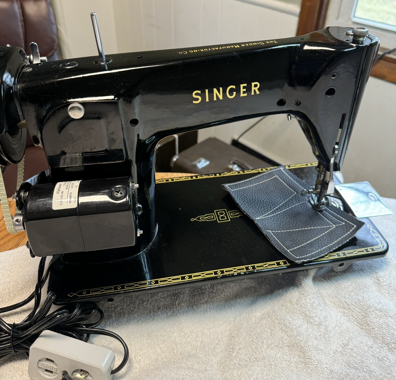 Vintage Singer electric sewing machine 201K excellent condition 110