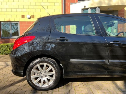 2010 Peugeot 308 1.4 VTi Verve 5dr HATCHBACK Petrol Manual - Picture 11 of 20