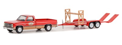 1:64 GreenLight *HITCH & TOW 25* Red 1982 GMC K-2500 Sierra & Race