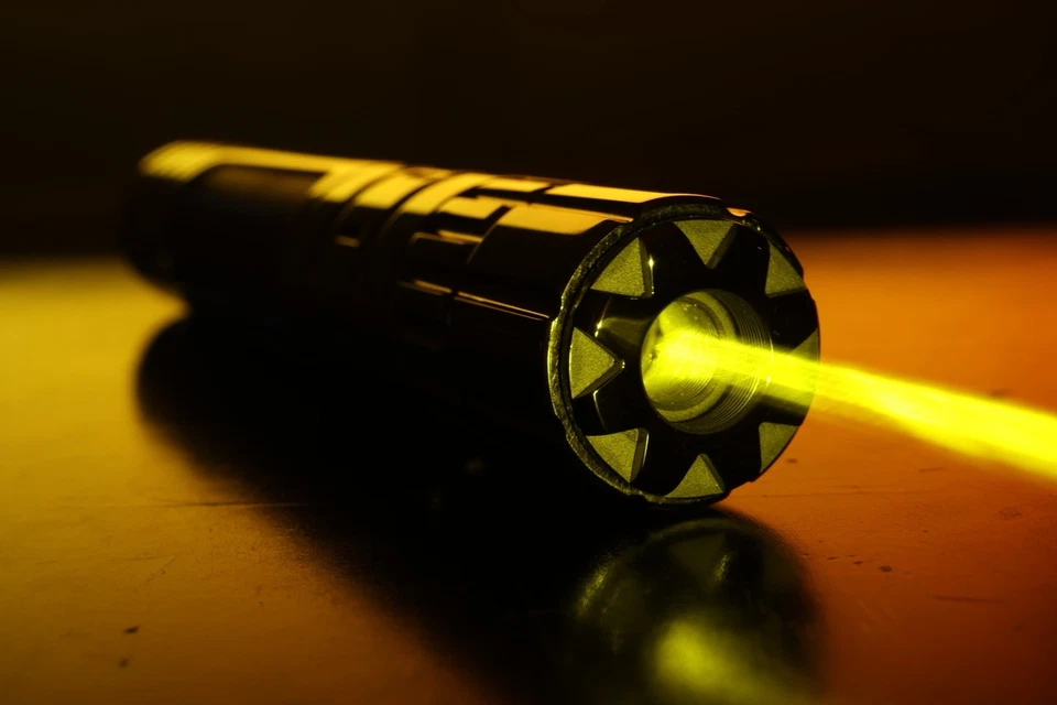 Puntero láser Valkyrie 573 - “True Yellow” 573nm de Tinker - 1mW Foto 2 de 2