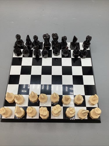 Vintage VLADE Dental Chess Boxed Set -Oversized Reproductions of TEETH-Magnetic - Picture 4 of 14