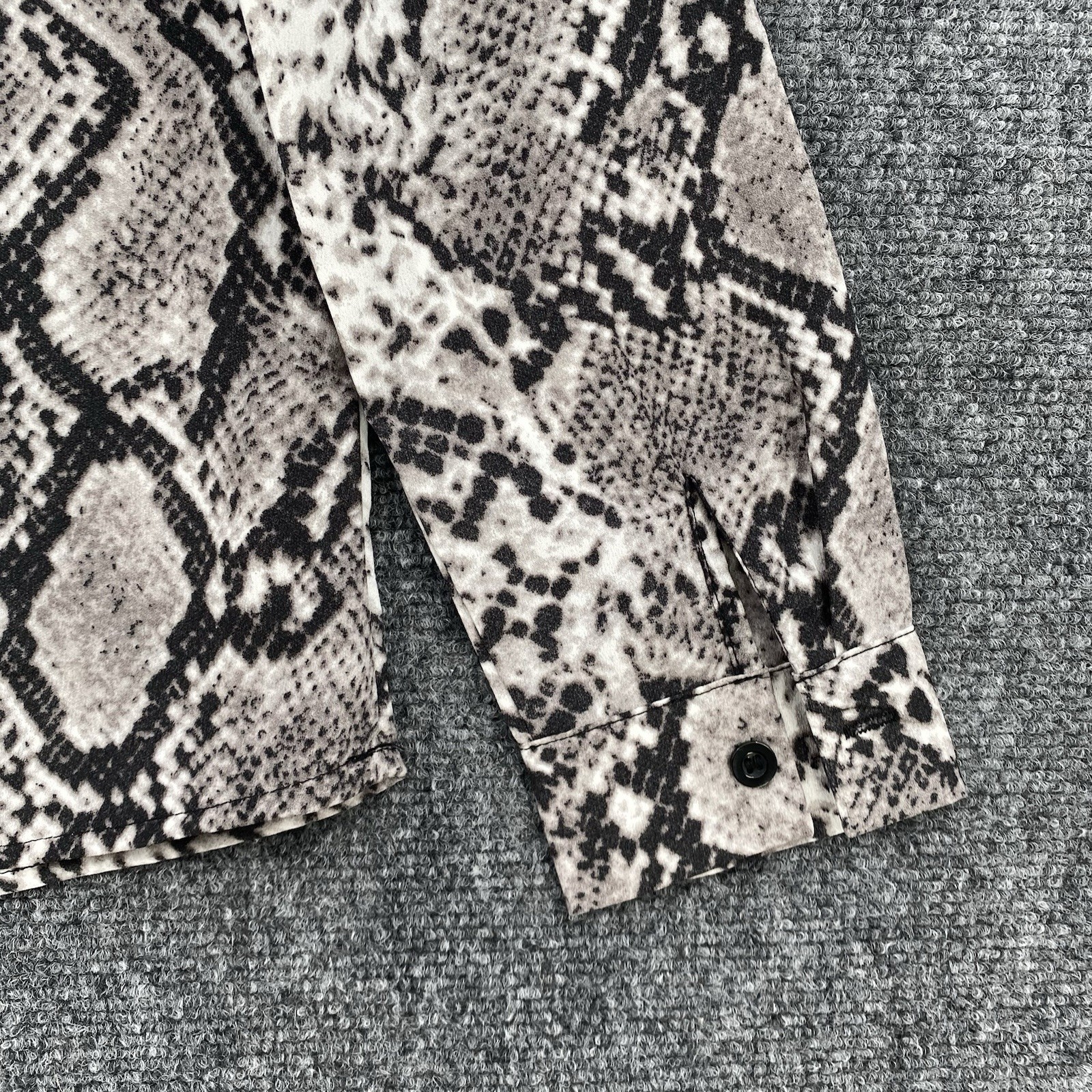 SHEIN Snakeskin Pattern Pullover Blouse Long Slee… - image 9