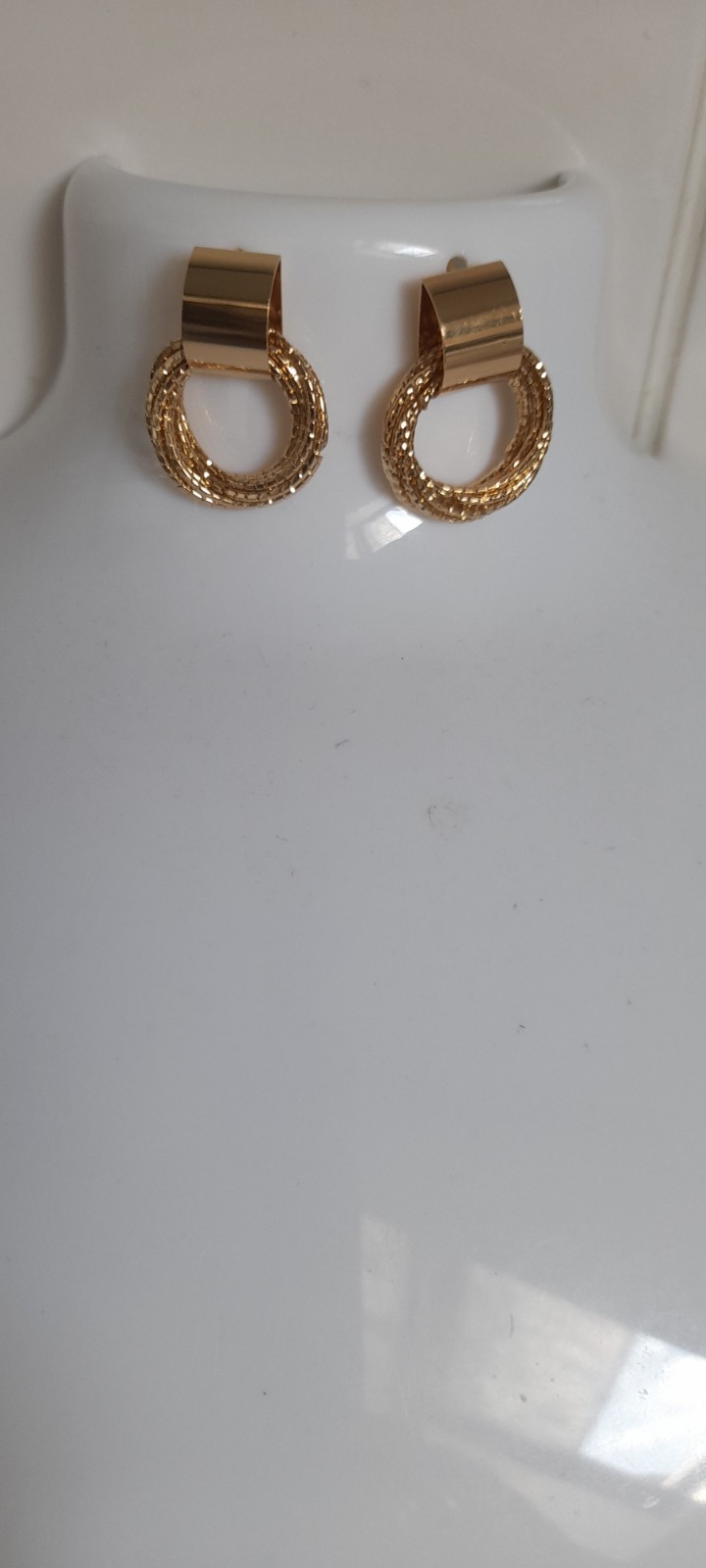 Trendy Hoop Earrings for Women Stylish Everyday Wear-image