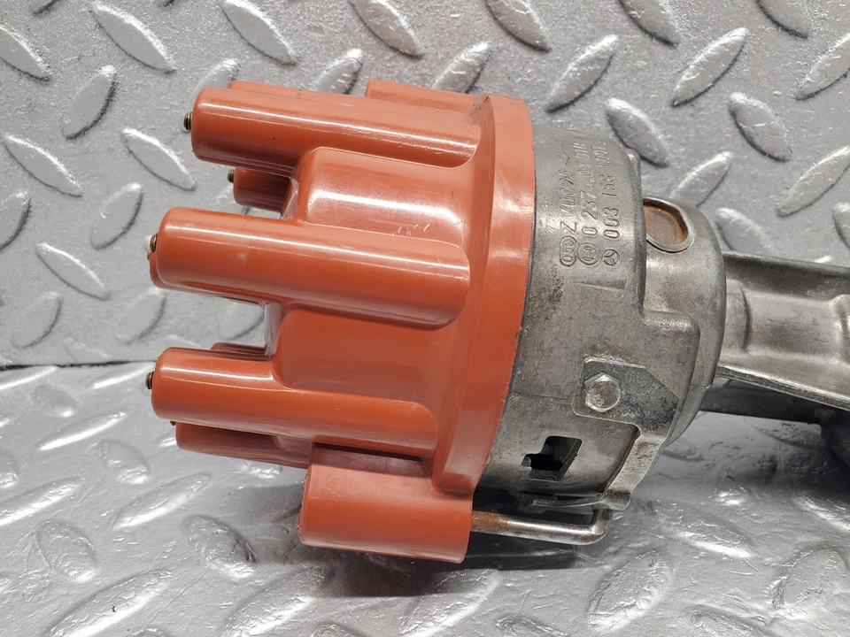 ⚙49956⚙ Mercedes-Benz R107 380SL купе распределитель зажигания Bosch 0031581001 - Изображение 2 из 4