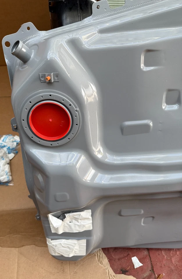 Toyota Rav4 2000-2006 Fuel Tank - Petrol Tank no fitting - Image 3 of 4