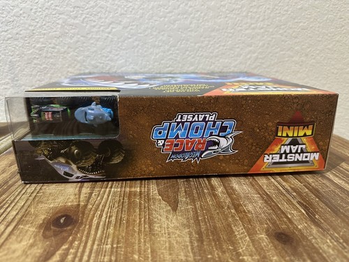 MONSTER JAM Mini Megalodon Race and Chomp Playset 1:87 Scale Grave Digger Truck - Picture 8 of 9