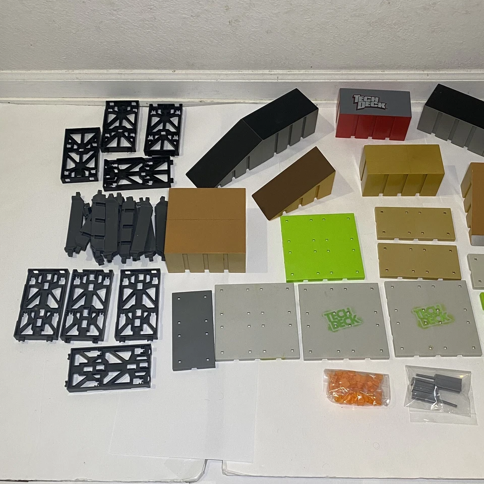 Gran Lote De Tech Deck Fingerboard Skate Park Rampas X- Connect Parts Spinmaster Foto 2 de 4