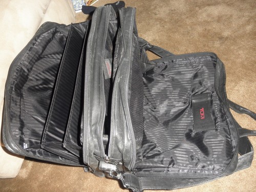 Tumi Nero Pelle Valigetta Organizer Espandibile Computer Borsa - Foto 9 di 10