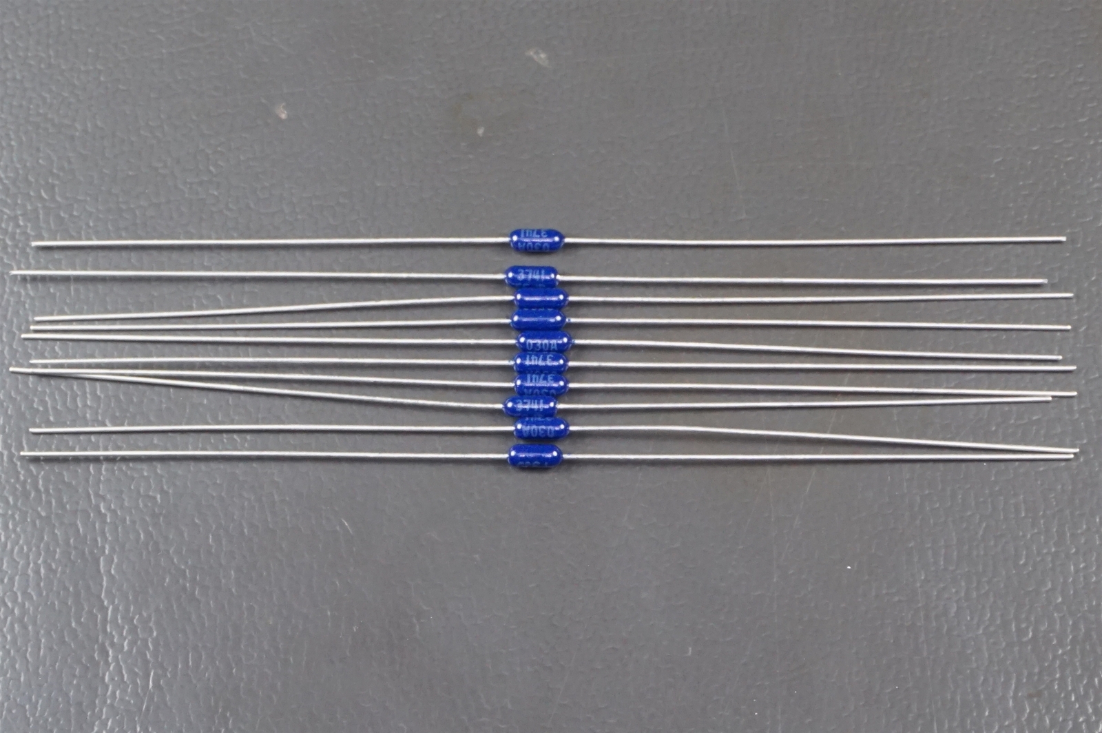 Lotto Di 250 RLR07C3301GS Vishay Metal Film Resistor 3.3k