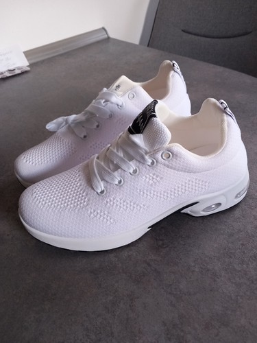 Biete nagelneue weiße Damen-Sportschuhe bzw. Sneakers. Top-Sitz! - Bild 2 von 2