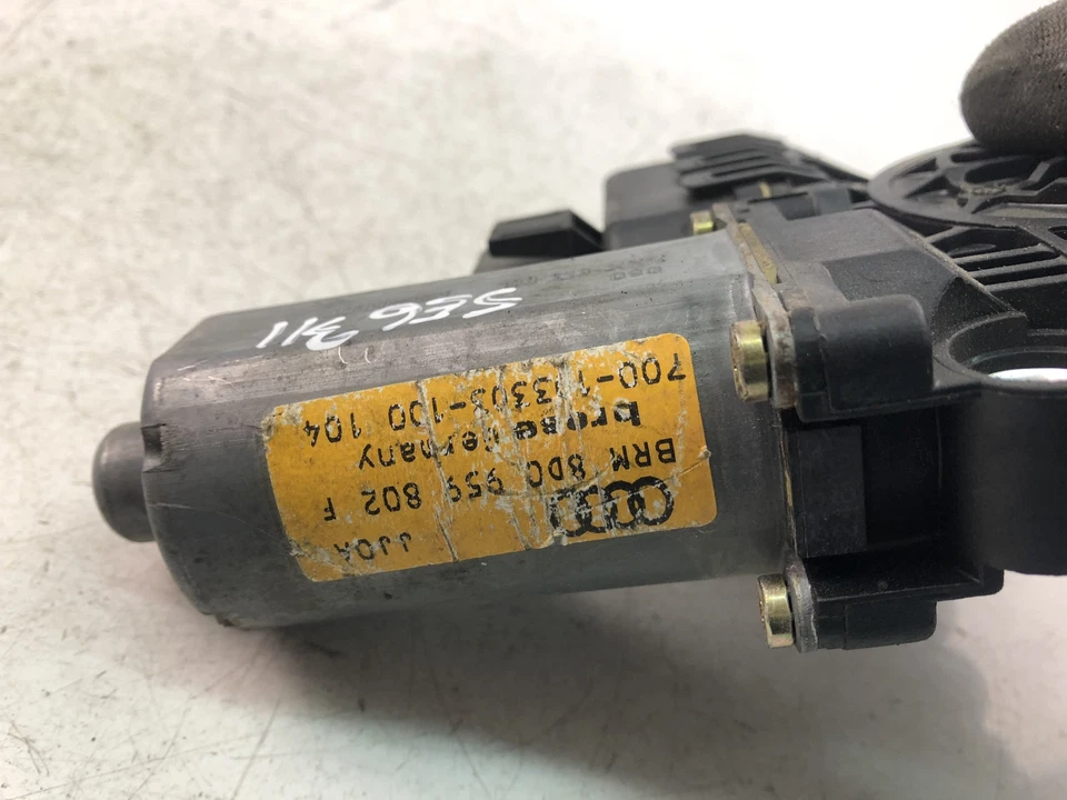AUDI A4 8D2, B5 8D0959802F Motore Comando Finestrino Porta Anteriore 2000 17609191 - Immagine 2 di 4