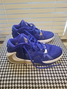 youth size 1 basketball shoes