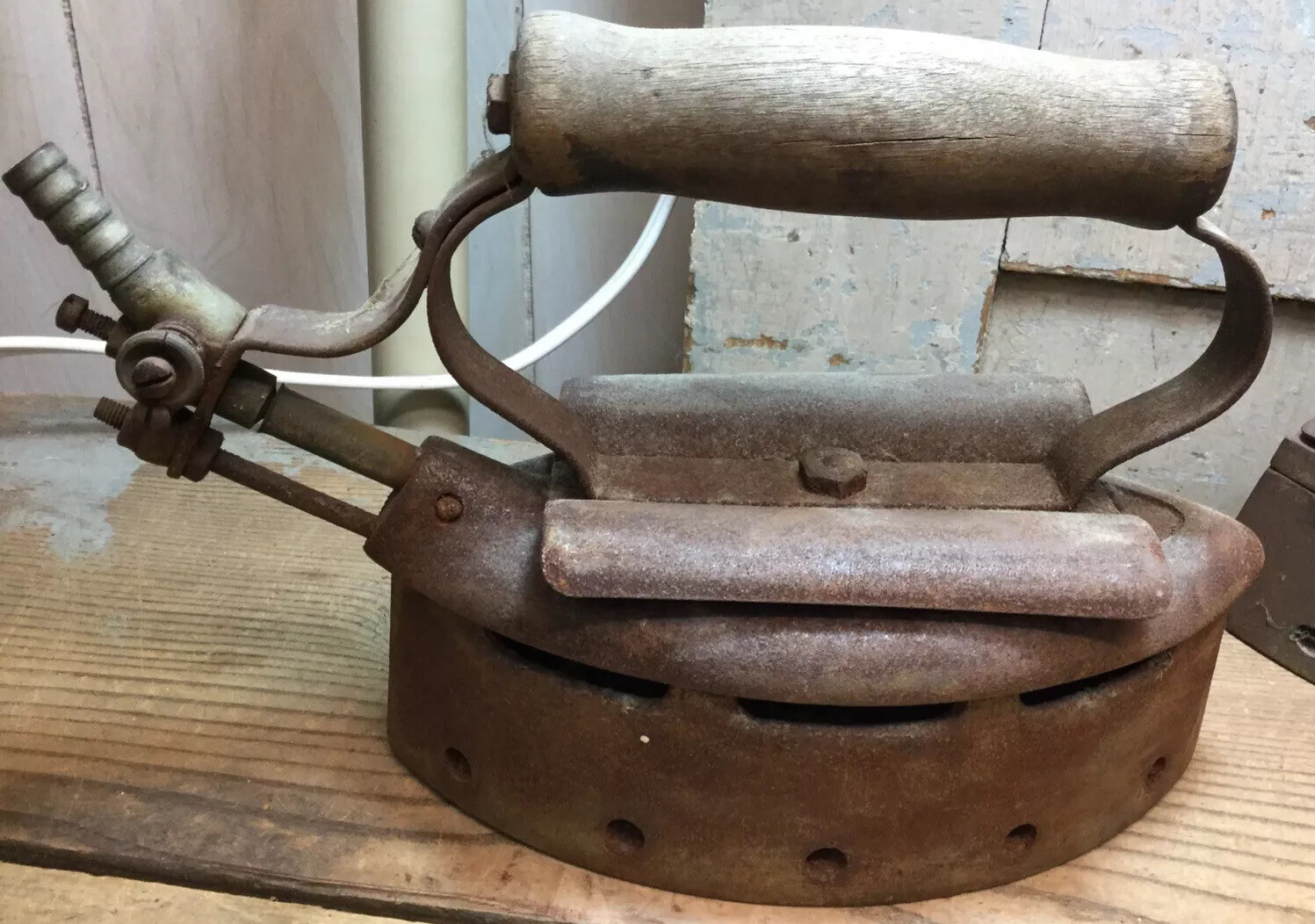 Lot Of 2 Antique Gas Irons Double Point “IWANTU” Comfort Strause