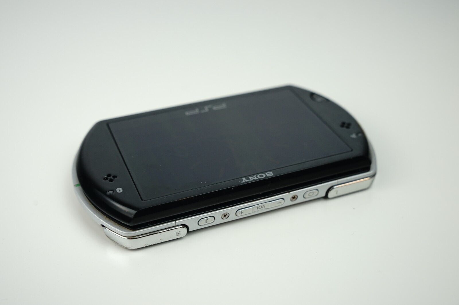 Sony PSP Go Hands-On - GameSpot