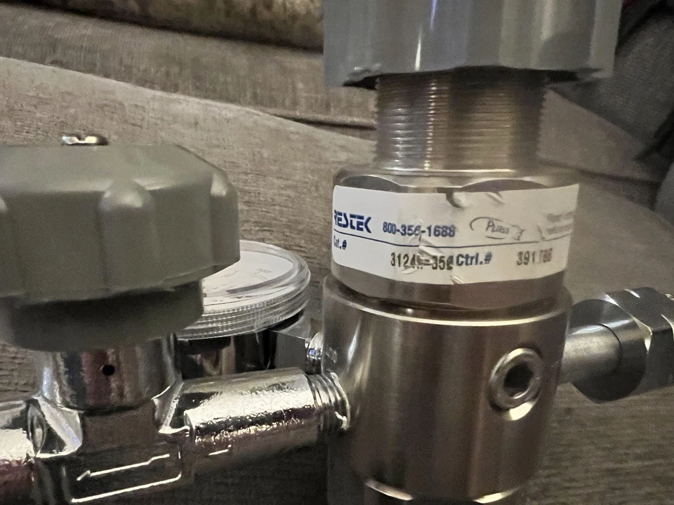 Regulador Matheson sin usar. Foto 4 de 4