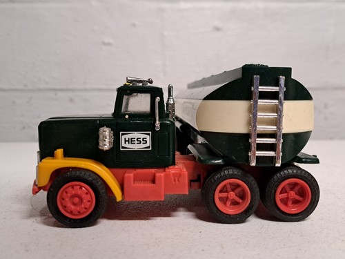 Hess Truck Semi Truck 1984 Gasoline Tanker Bank Nice Chrome Parts Good Shape - Picture 10 of 15