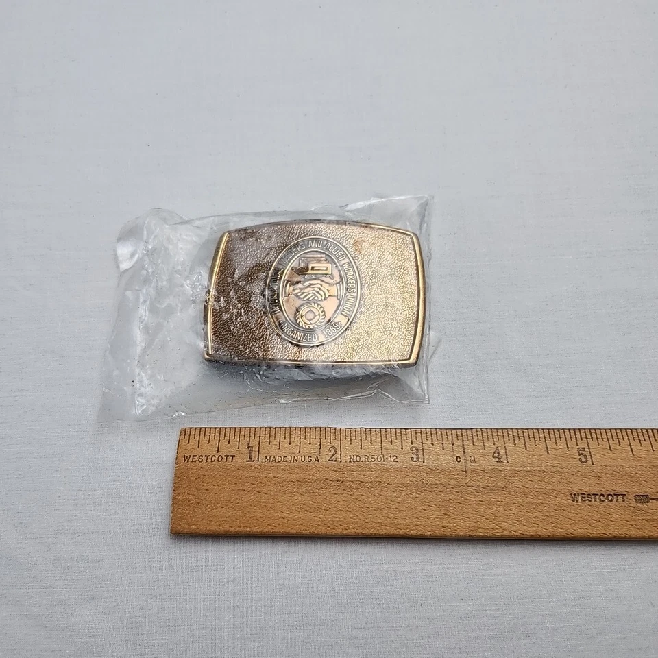 Sindicato Internacional de Moldeadores y Alianza de Trabajadores Hebilla de Cinturón Oro Vintage Foto 3 de 4