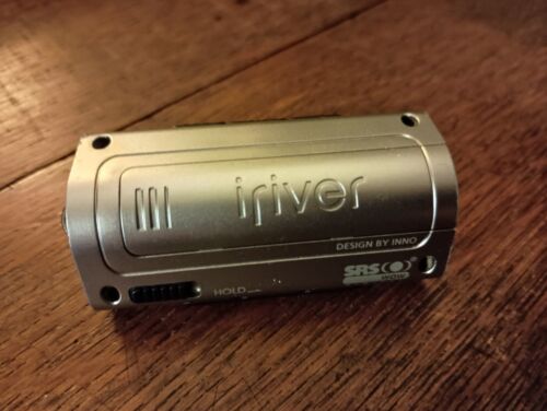 iRiver T30 512MB MP3 Player by Inno - Picture 2 of 7