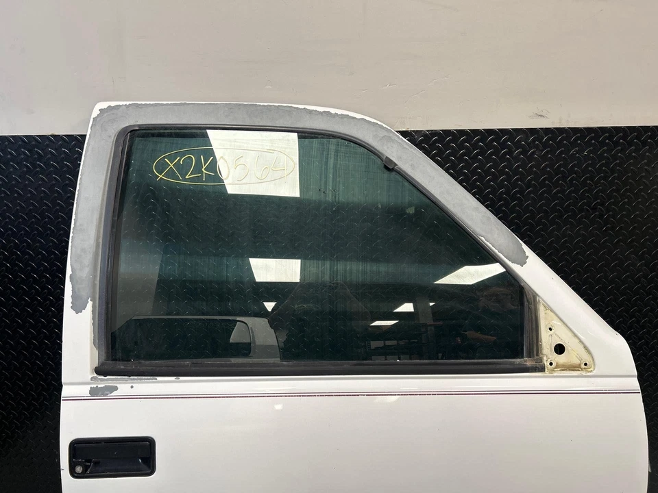 1994 GMC Suburban 1500 Passenger RH Right Olympic White-50U Power Door Shell Foto 2 de 4