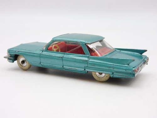 DINKY Toys Cadillac 62 147 1/43 Vintage Die Cast Model - Picture 6 of 8