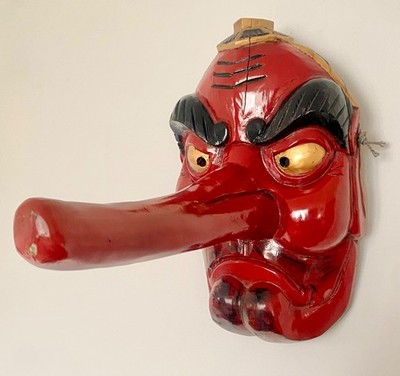 Riesige alte japanische Tengu Maske Holz geschnitzt rot Volkskunst Maske Innen Display