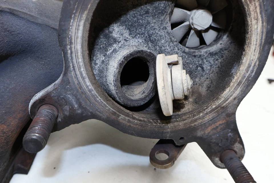 AUDI TTS QUATTRO 2009-2010 2,0 L - Turbocompresor 06J145701N Foto 3 de 4