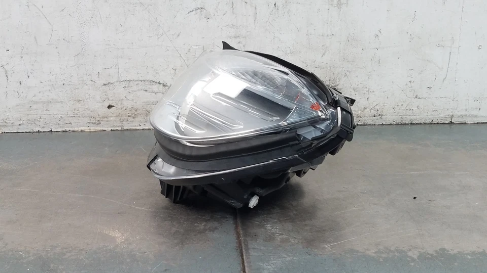 Luz principal LED #4899 P6 para conductor izquierdo Mercedes Benz AMG E 63 2011 Foto 3 de 4