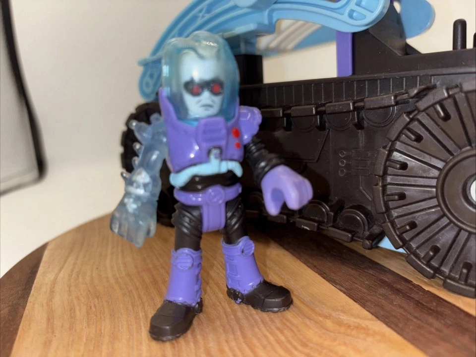 Imaginext DC Super Friends Mr. Veículo e boneco Freeze Snowcat - Imagem 2 de 4