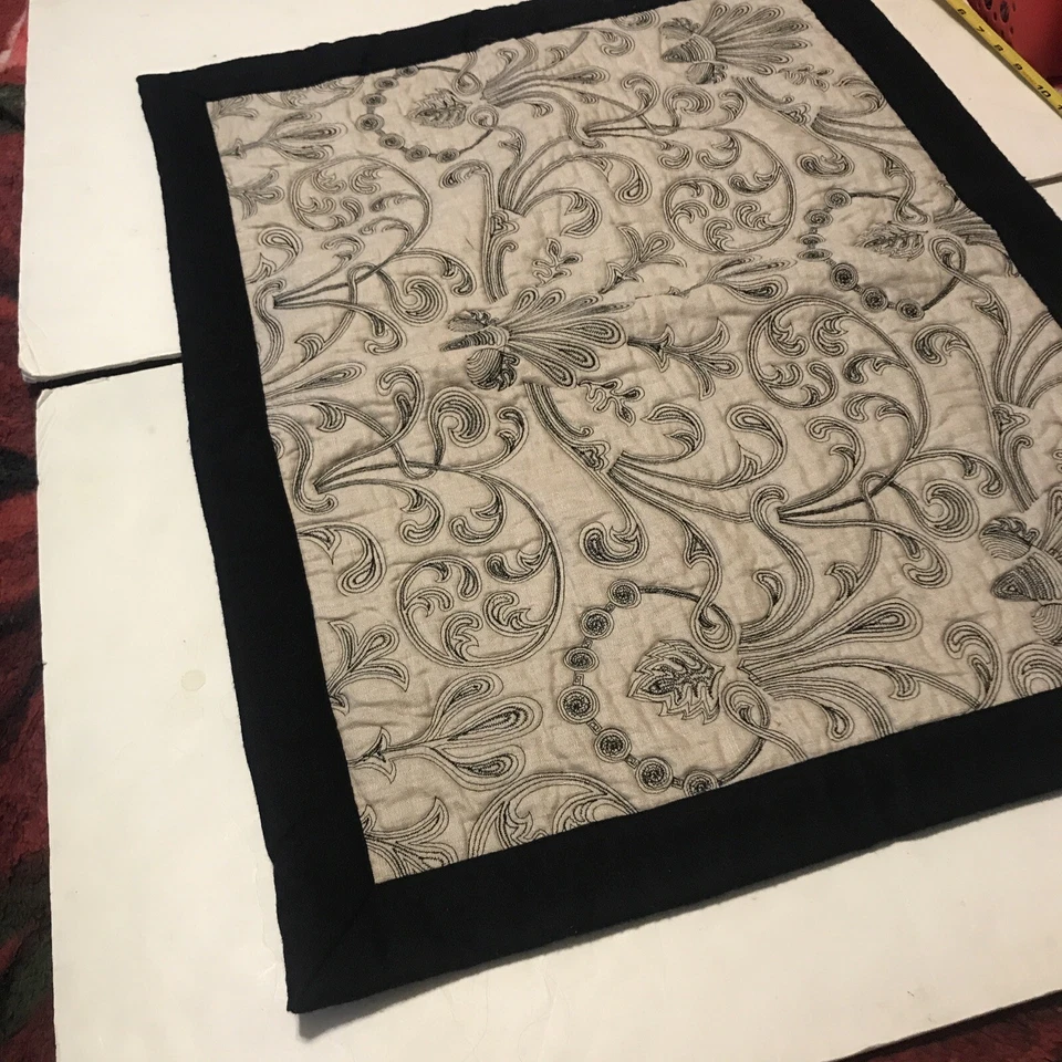 Funda de Almohada Bombay Co 20 Por 26 Floral Borde Negro Gris 3743 Foto 2 de 4