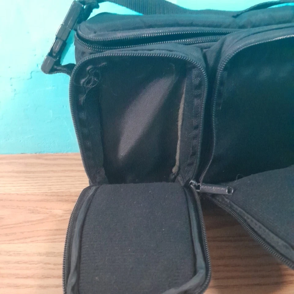 Case Padded CD Video Game Case Holder Media Storage Zip 3 Compart - Image 3 of 4