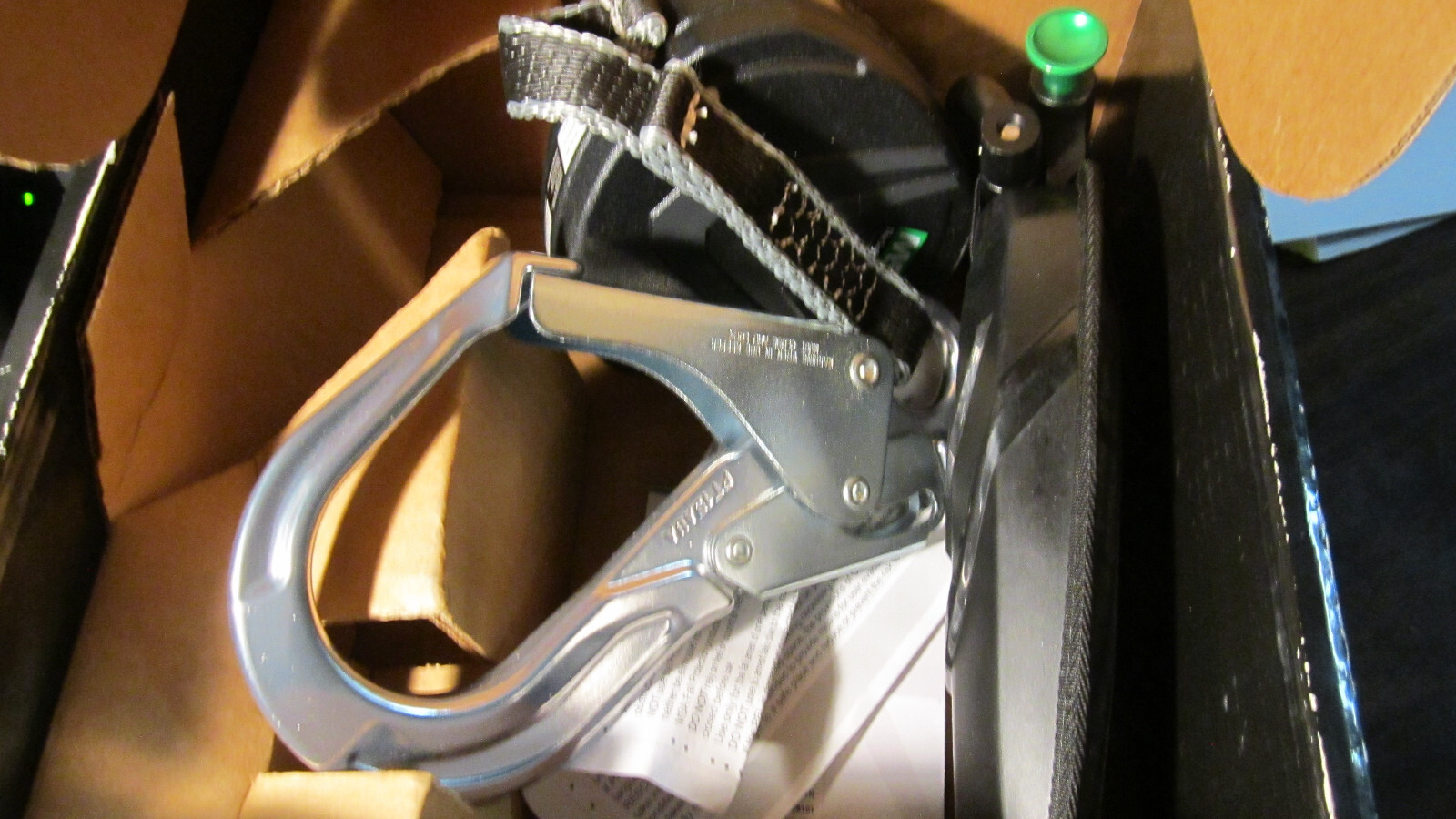 MSA 10192012 Vedge Personal Fall Limiter 8ft Self Retracting Single