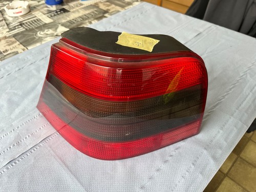 Volkswagen Golf 4 Rücklicht links getönt