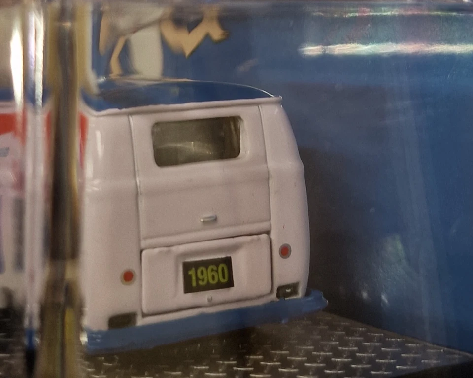 M2 Machines 1960 VW Volkswagen T1 Lieferwagen Delivery Van Bazooka Bubble Gum - Bild 4 von 4