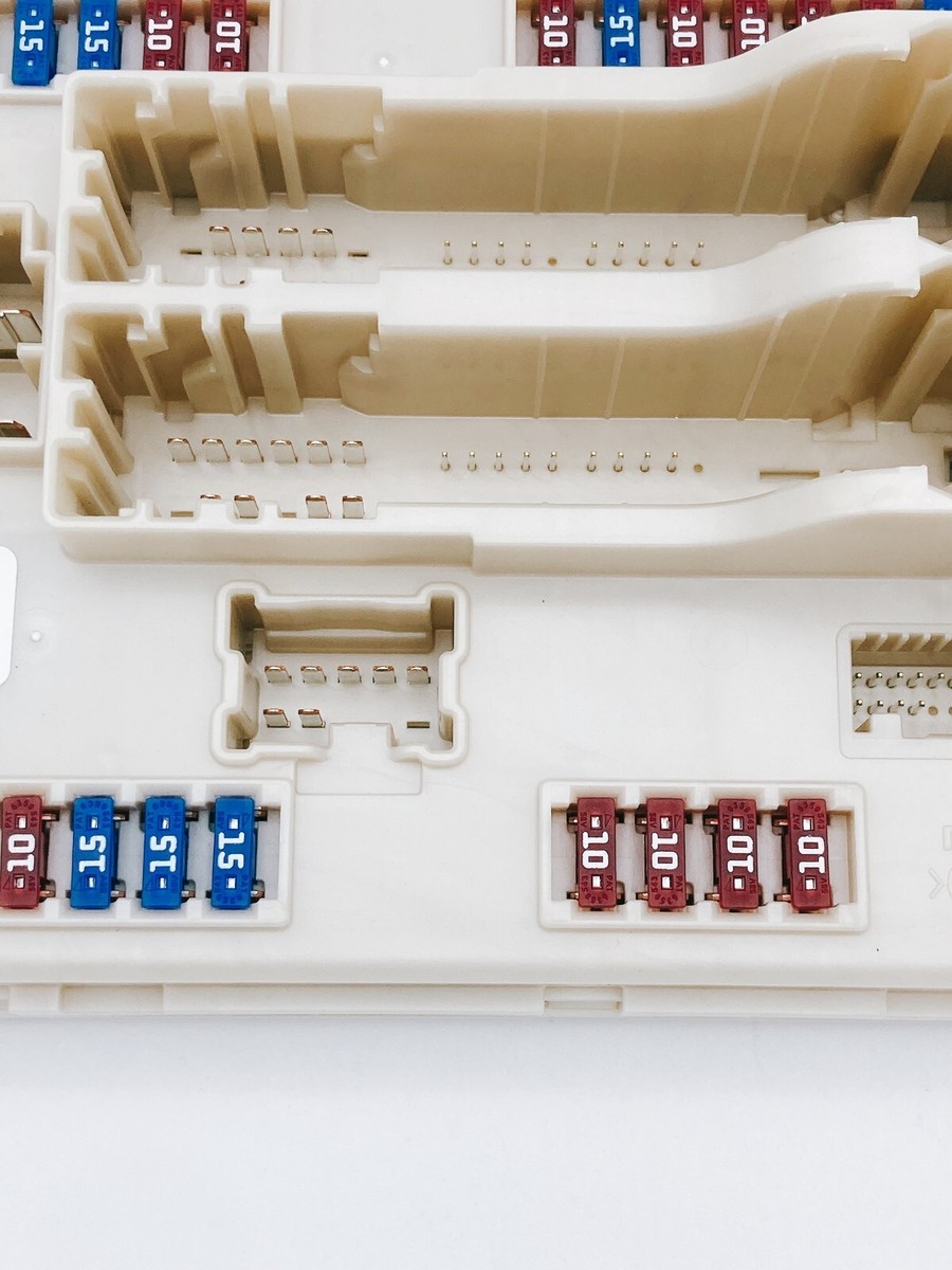 Genuine Nissan R35 GT-R GTR IPDM Engine Room Controller Unit