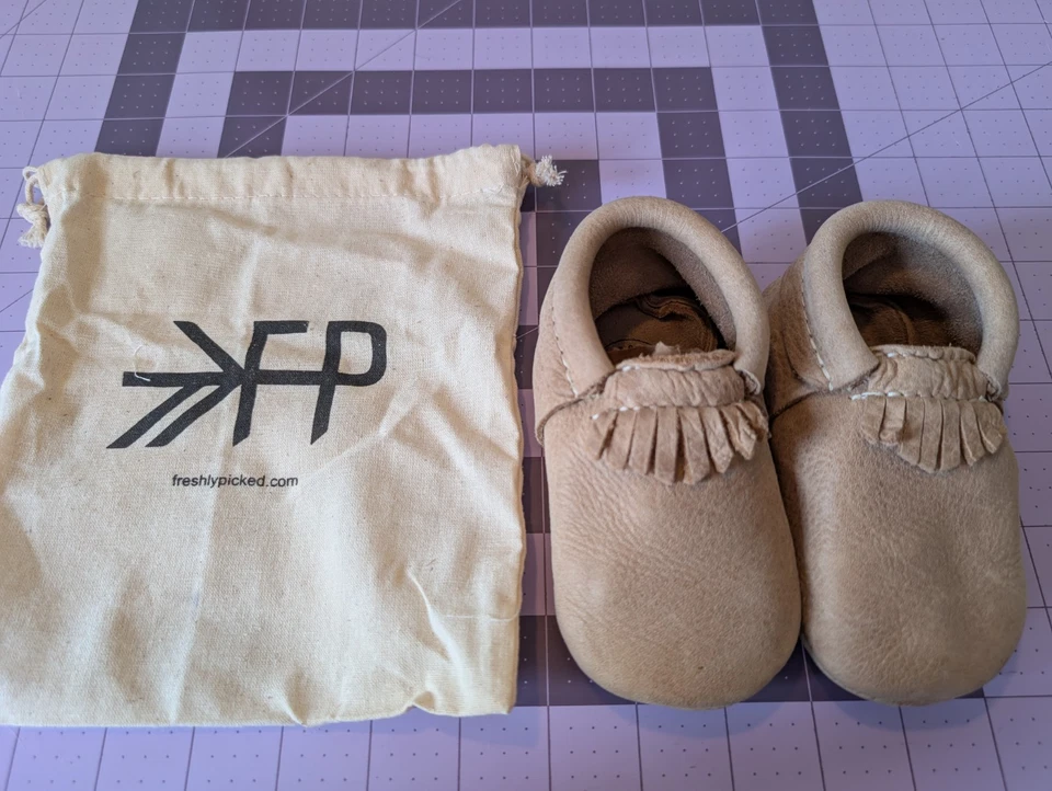 Mocasines de cuero beige tostado recién escogidos para bebé niño pequeño talla 5 Foto 2 de 4