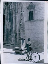 1962 Modern Statue Of Cardinal Made By Giacomo Manzu Spoleto Italy Art 7X9 Photo