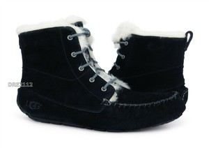 ugg chickaree black