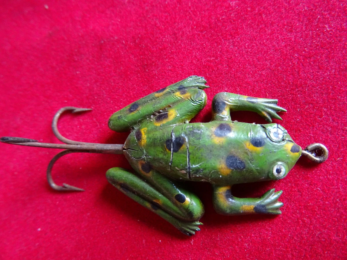 AN EARLY VINTAGE RUBBER/GUTTA PERCHA FROG FISHING LURE