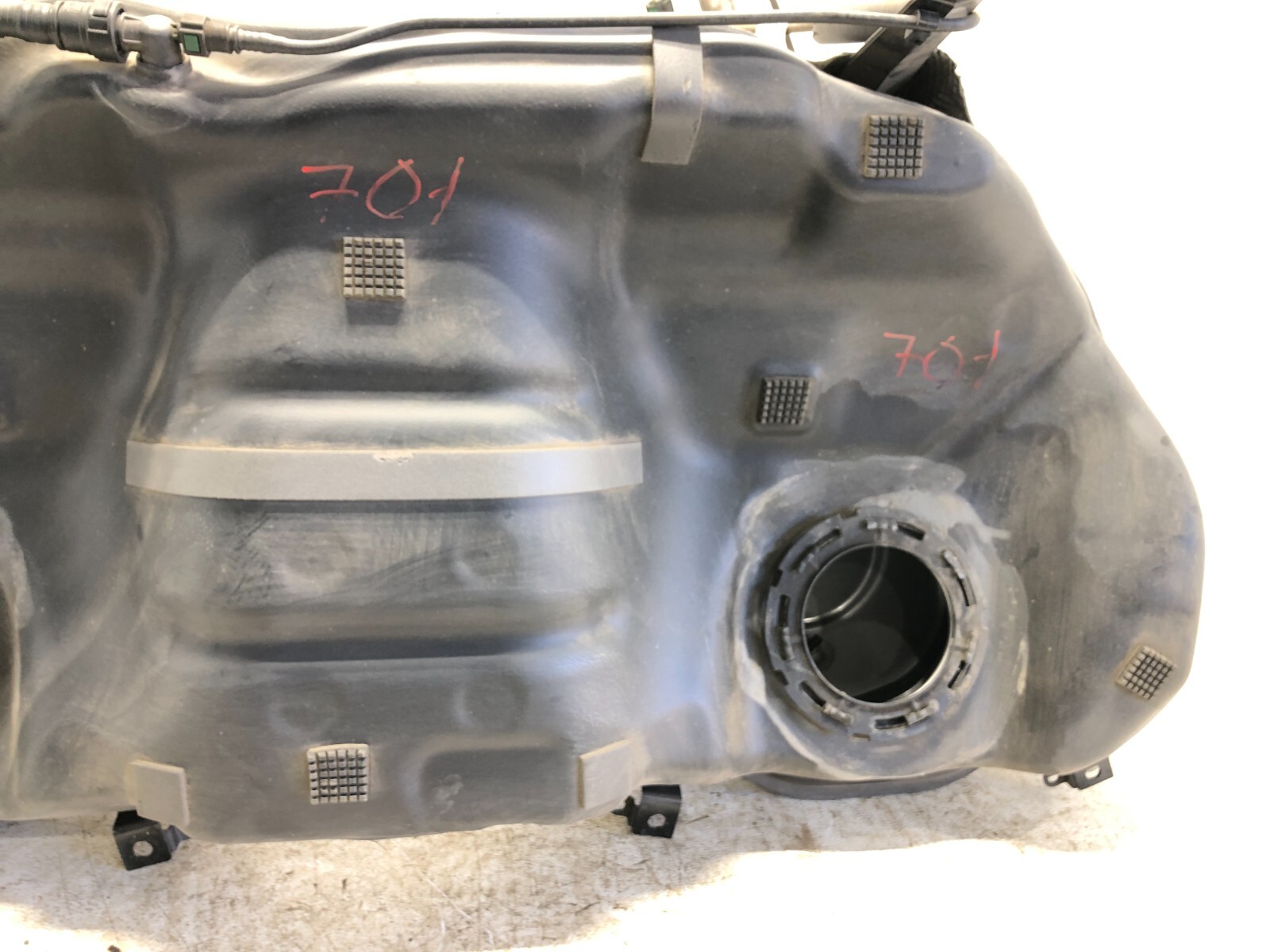 2017-2022 MASERATI LEVANTE FUEL GAS TANK RESERVOIR W/ FILLER NECK OEM
